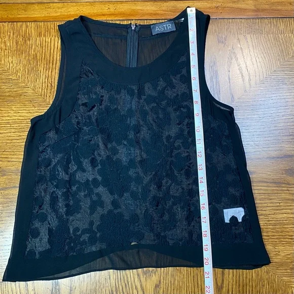 ASTR The Label Black Sleeveless Sheer Floral Top
Size: S - Picture 5 of 11